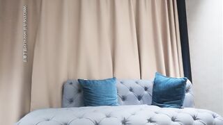 【小宝寻花】极品高颜值甜美妹子，坐身上摸屁股舌吻互舔插嘴上位骑乘猛操_和妹子撞衫情侣装