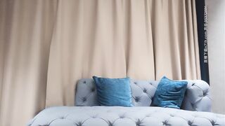 【小宝寻花】约了个短发白衣甜美萌妹啪啪，沙发上调情口交掰穴摸逼骑乘猛操