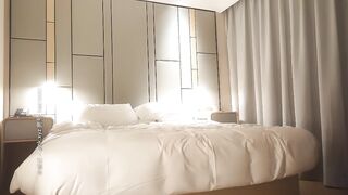 【文轩探花】约了个高颜值大长腿妹子啪啪，穿上黑丝情趣装热舞扭动口交摸逼骑坐抬腿侧入猛操