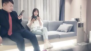 【赵总寻花】外表清纯的牛仔裤大长腿美女，给完钱立刻化身黑丝骚货，激情输出干完就走