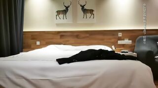 【黄先生探花】D奶翘臀丁字裤，干的妹妹一直哭