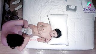 杏吧普朗克18_今天约了个刚成年下海的嫩妹，妹子身材还可以长得有点稚气，操的时候手一直去摸套子担心被拔套，直接开启暴力模式，报复性猛猛打桩，把套子都给干破了