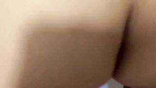 睡醒发现爸爸不在家，色性大发蹂躏性感睡衣的母亲