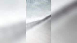 【有奶水的小少妇】农村小媳妇，留守在家寂寞了，跑到小树林里，挤奶水，抠骚逼，紧张刺激有趣