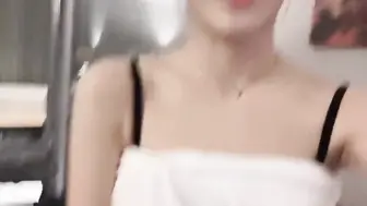 台湾SWAG『chinhbaby』声音甜美的高颜值女神跟纷纷見面
