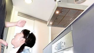 网红反差婊留学生美眉【香蕉妹】剧情演绎，家庭保姆工作中被男主强行进入