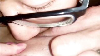 潜规则绿帽男苦苦劝说让老婆装鸡陪客户酒局，过后带老婆去客户住处客厅沙发开操，我故意引导建议3P没想到客户欣然答应，老婆叫床声真他妈浪！