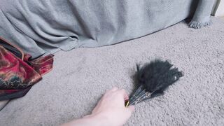 【悠米】《欠债人妻》上篇_妩媚人妻欠债只能用肉体偿还，还被一杯水直接泼到胸里，被迫签下卖身契抵债，被Av棒+蛋蛋不停玩弄羔潮三