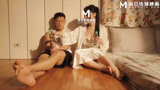 《乡下阿姨的秘密日记 汗流浃背的乱伦性爱 MD-0354》 #苏畅