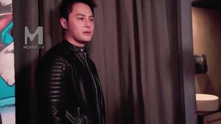 MD-0090秦可欣.雪千夏.女优狂欢跨年派对.淫欲激情色整夜.