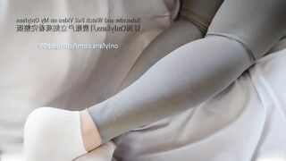 可爱萌妹〖下面有根棒棒糖〗给老公戴绿帽,意外被私教内射 瑜伽裤完美勾勒出女神凹凸有致的身材 下面有根棒棒糖 OnlyFans loliiiiipop99