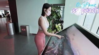 ssrpeach在台北101景觀台搭訕了一個敗金女，直接在廁所開幹